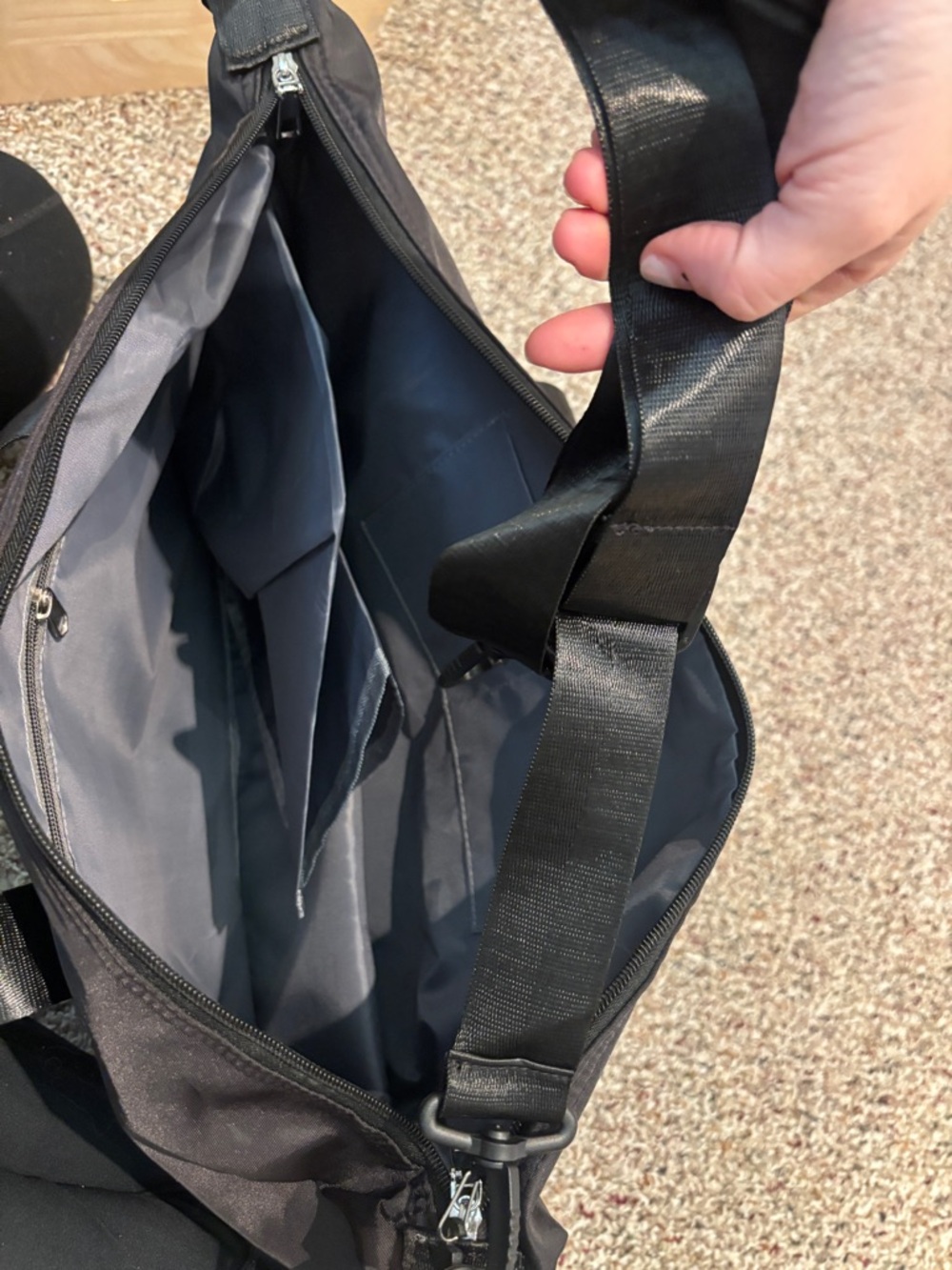 Amazon Men’s Travel Duffel Bag - Picture 6 of 6